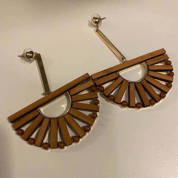 Women’s wood & gold earrings - Picture 3 of 4